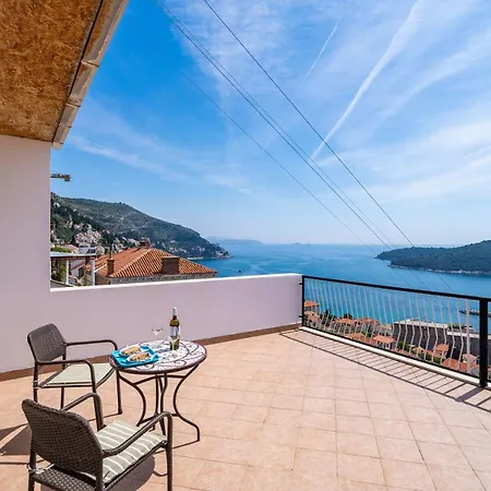 Slavka בית הארחה 3*